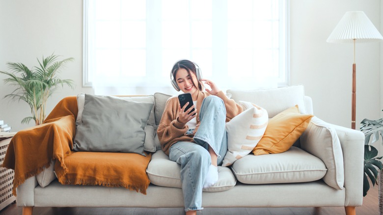 woman listening to music smartphone