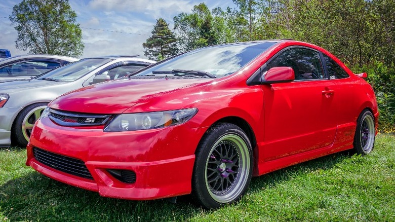 Red Honda Civic Si