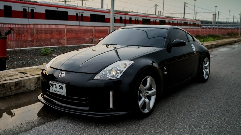 Black Nissan 350Z