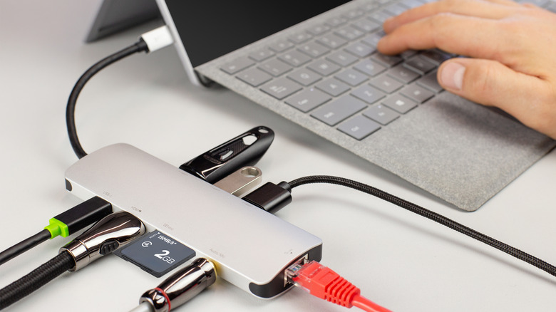 docking dongle for laptop