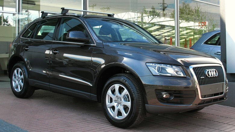 Black 2010 Audi Q5 parked