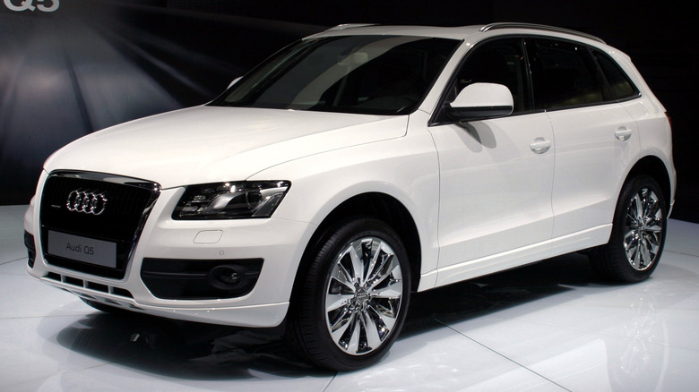 White 2008 Audi Q5 on display