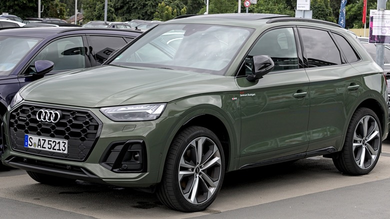 Dark green 2021 Audi Q5 parked