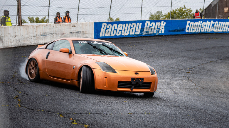 Nissan 350Z modified on track