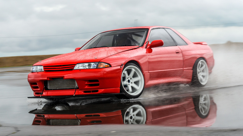 Nissan Skyline R32 in the rain