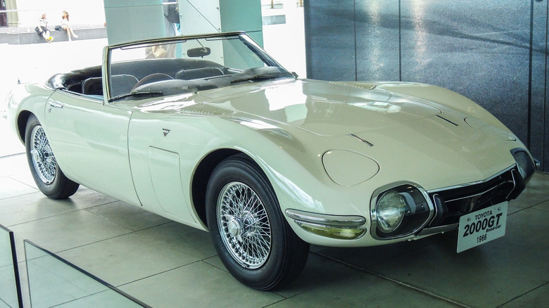 Toyota 2000GT