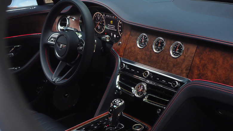 2022 Bentley Flying Spur Hybrid cabin