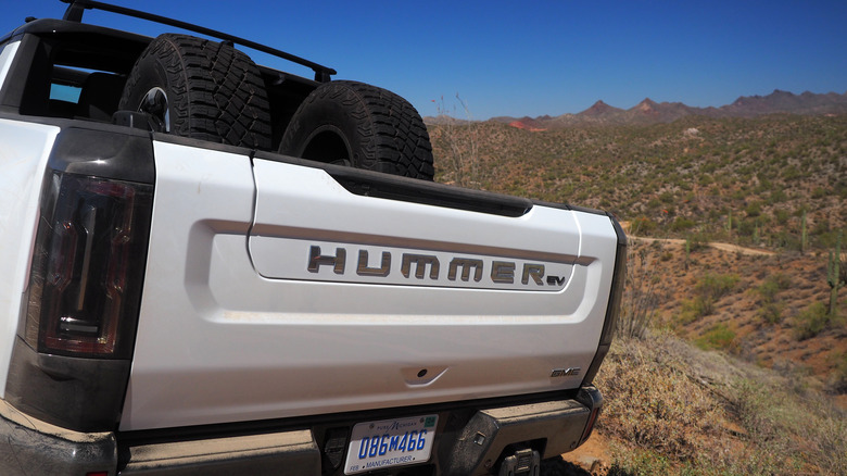2022 GMC Hummer EV tailgate