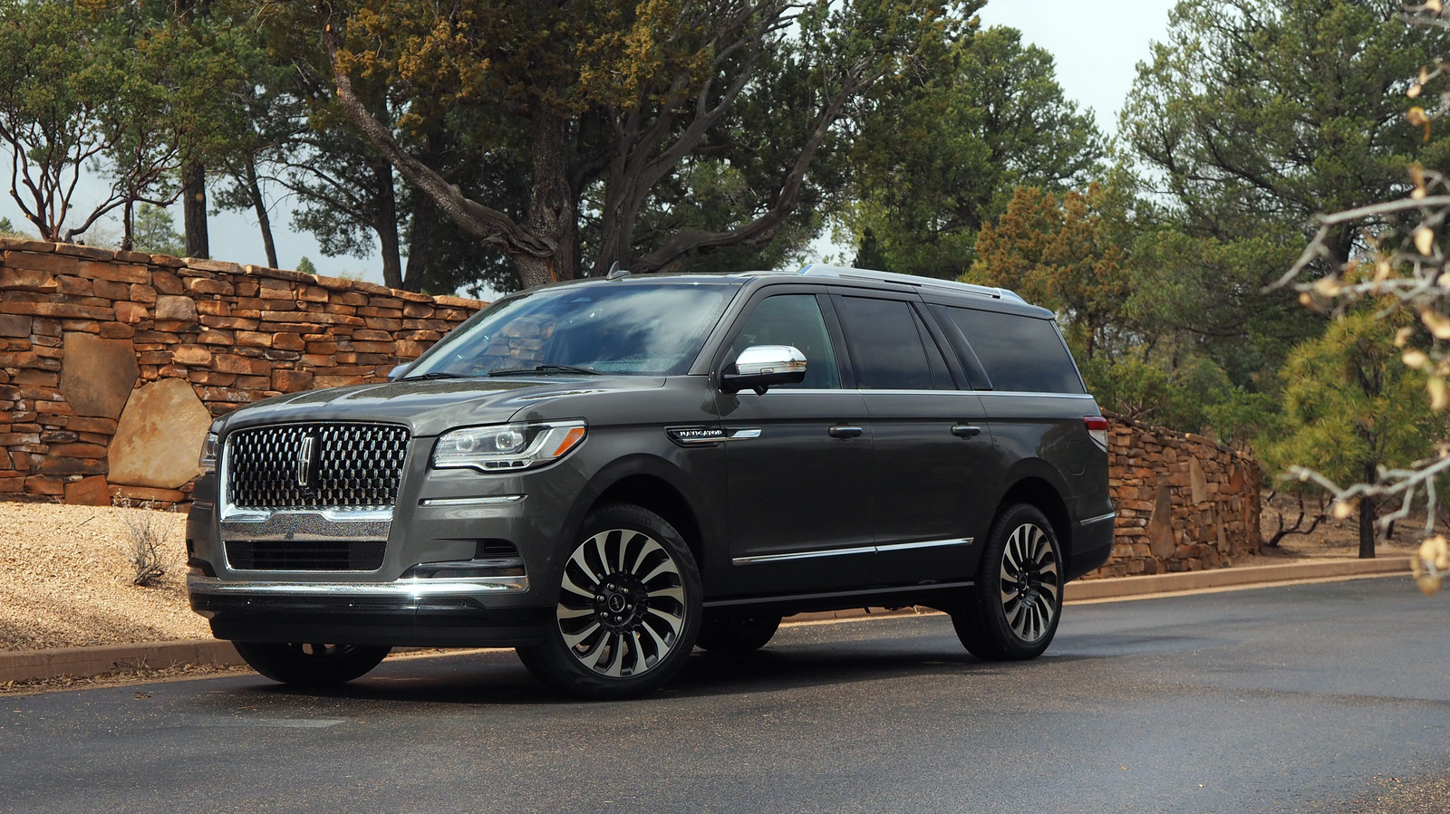 2022 Lincoln Navigator First Drive Luxury SUV Bets On HandsFree Tech