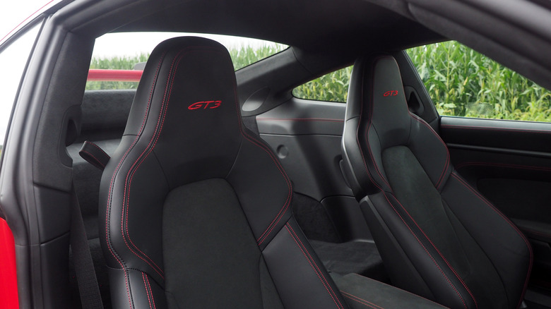 2022 Porsche 911 GT3 seats