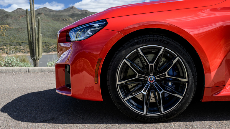 2023 BMW M2 front 19-inch wheel