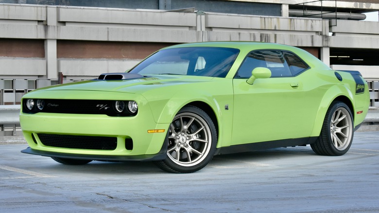 https://www.slashgear.com/img/gallery/2023-dodge-challenger-swinger-review-a-muscle-cars-last-call/intro-1696432001.jpg