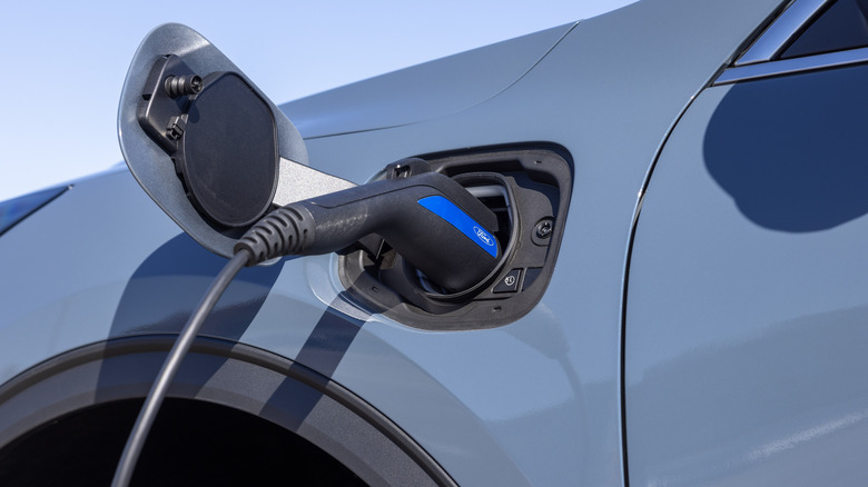 2023 Ford Escape PHEV charger