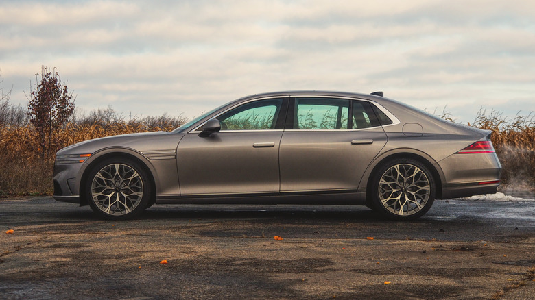 2023 Genesis G90