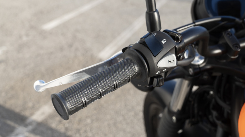 2023 Honda Scrambler left grip and switchgear