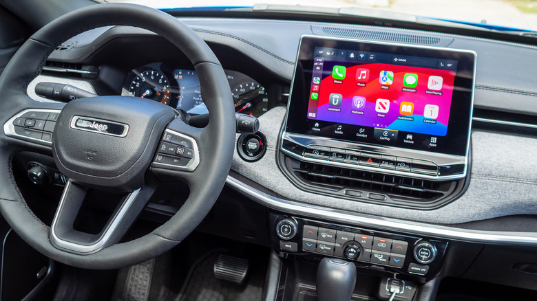 2023 Jeep Compass Latitude Lux dashboard