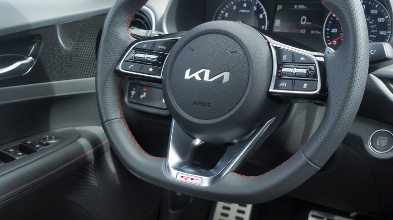 2023 Kia Forte GT steering wheel