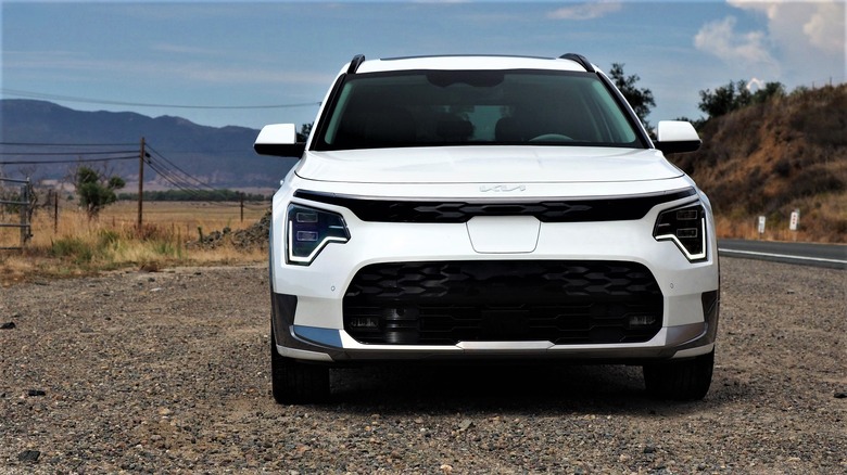 2023 Kia Niro front view closeup