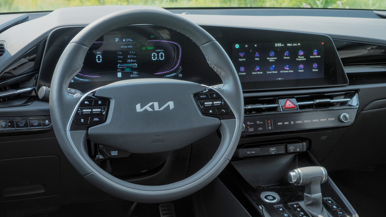 2023 Kia Niro Hybrid Review: Economy Without Effort