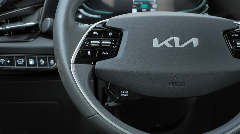 2023 Kia Niro PHEV steering wheel