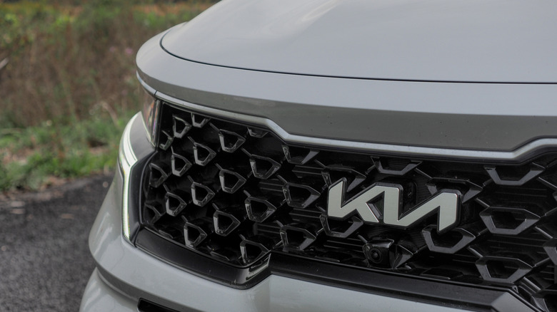 2023 Kia Sorento Hybrid front grille