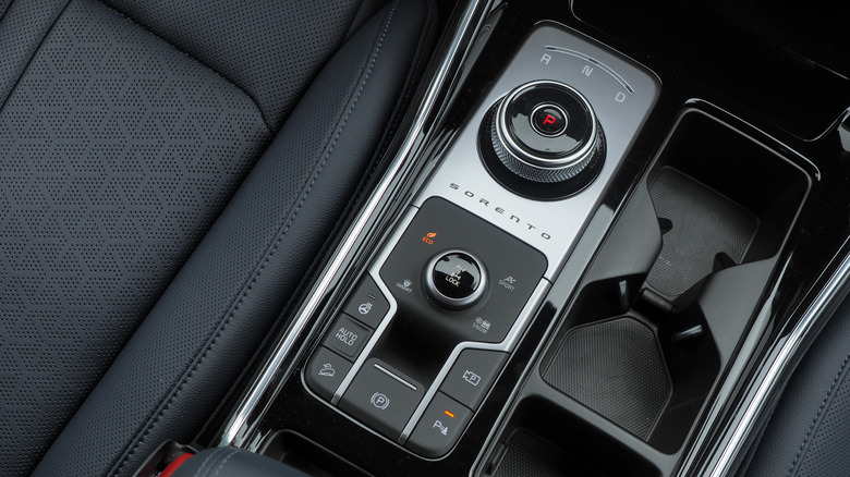 2023 Kia Sorento Hybrid drive controls