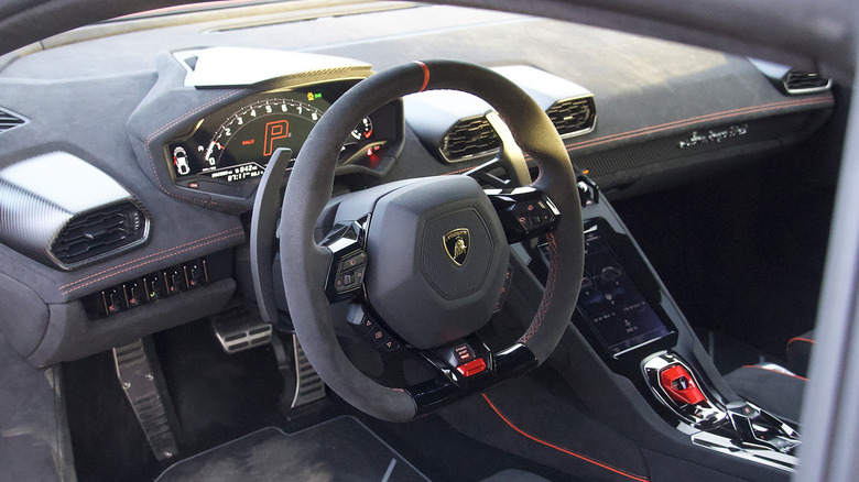 Lamborghini Huracan Sterrato steering wheel and dash