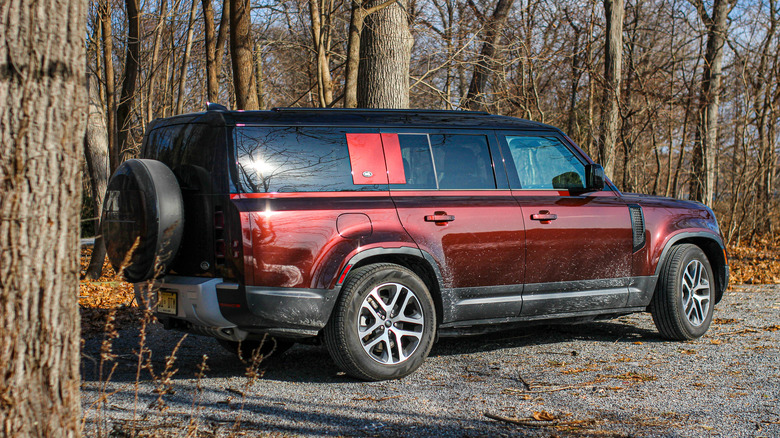 Land Rover Defender 