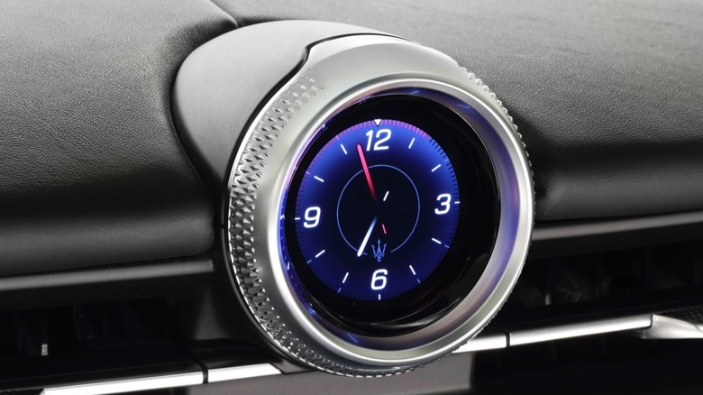 2023 Maserati Grecale dashboard clock