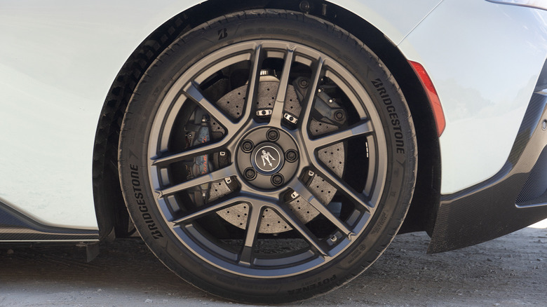 2023 Maserati MC20 Cielo rear wheel, tire, and carbon-ceramic brakes