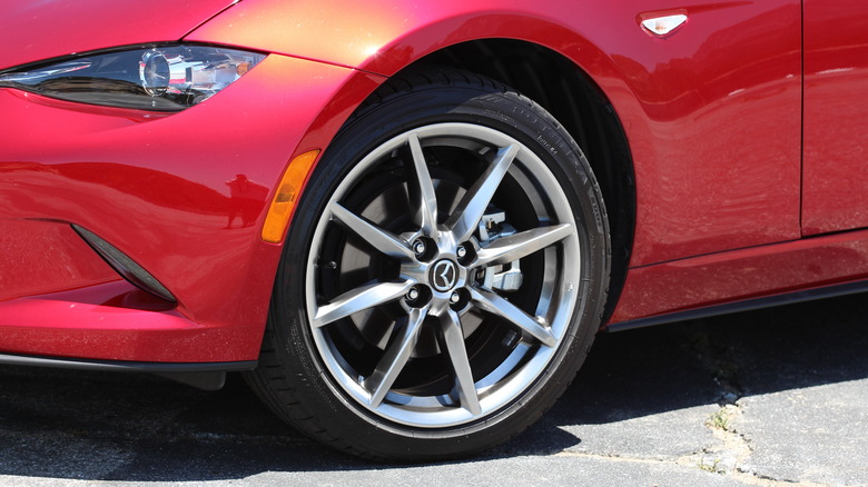 2023 Mazda MX-5 Miata 17-inch wheel