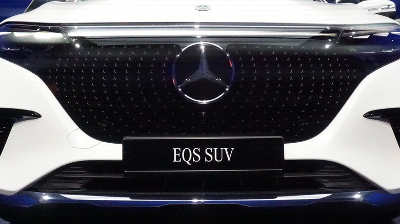 Mercedes-Benz EQS SUV grille close-up