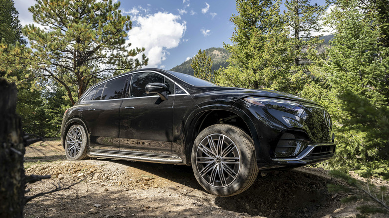 2023 Mercedes-EQ EQS 580 SUV off-roading