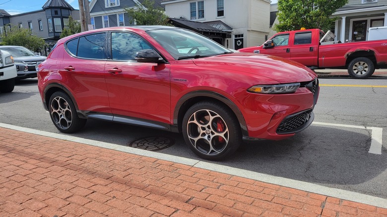 2024 Alfa Romeo Tonale Veloce parked