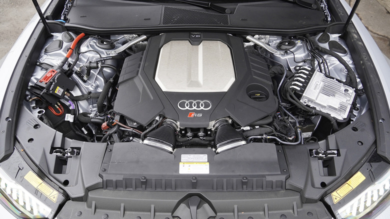 2024 Audi RS 6 Avant Performance engine bay detail