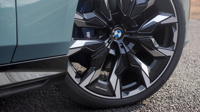 2024 BMW 530i xDrive front wheel