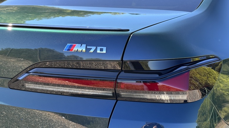 2024 BMW i7 M70 in green