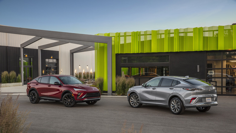 2024 Buick Envista ST and Avenir models parked