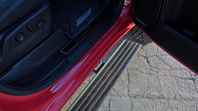 2024 Chevrolet Silverado HD ZR2 Bison electrically extending and retracting running boards