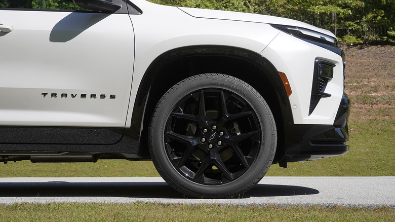 2024 Chevrolet Traverse front wheel and tire detail