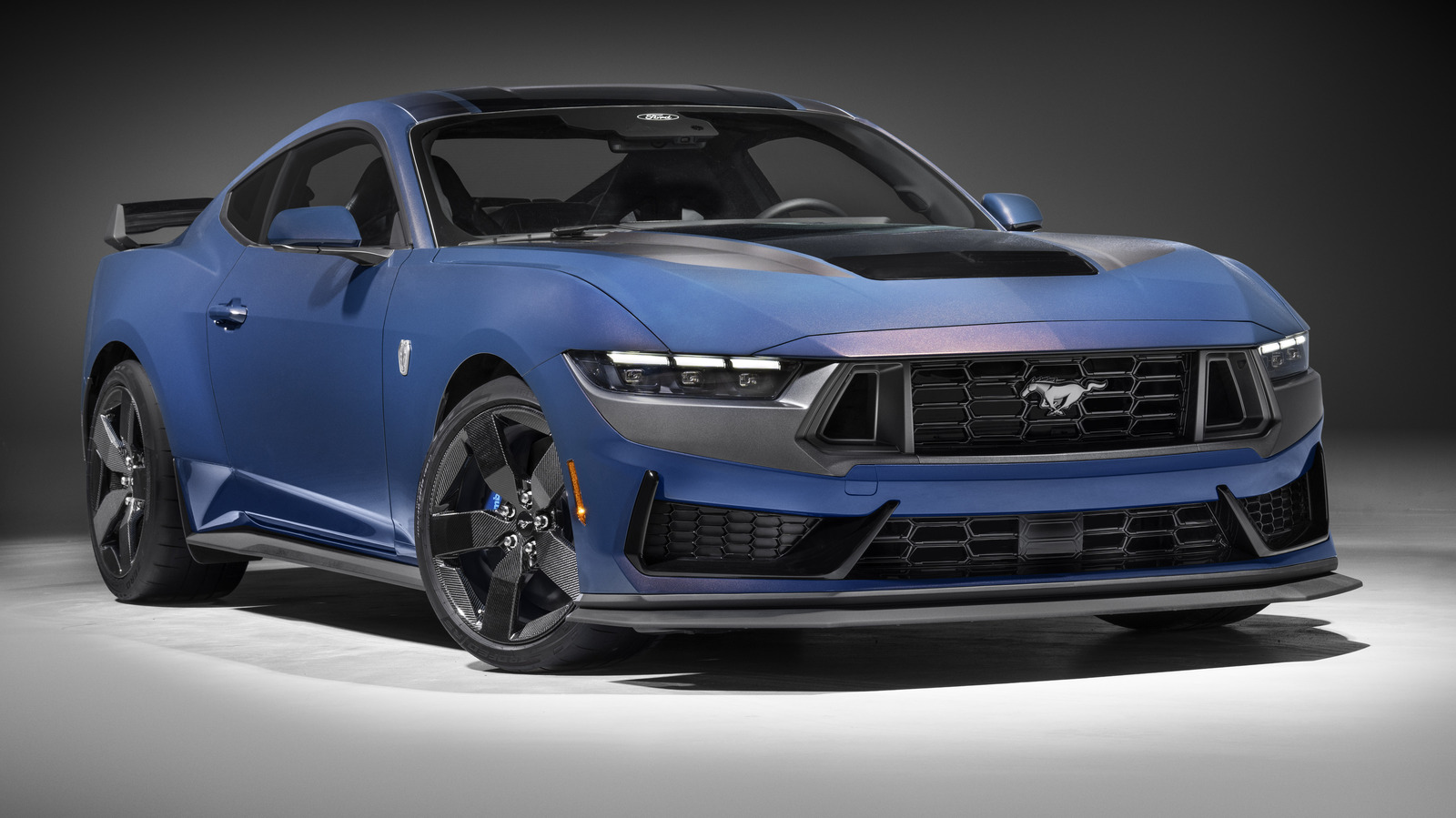 Rivelati i prezzi della Ford Mustang 2024 mentre la nuovissima Pony Car