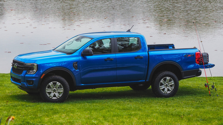 2024 Ford Ranger parked side view