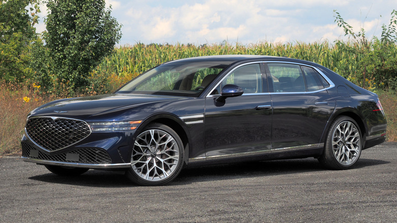 2024 Genesis G90 front quarter side view