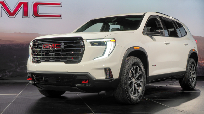 2024 GMC Acadia AT4