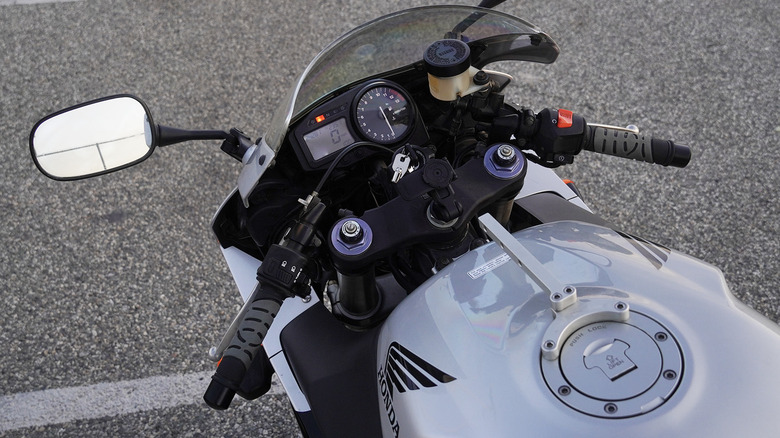 2002 Honda CBR954RR cockpit detail