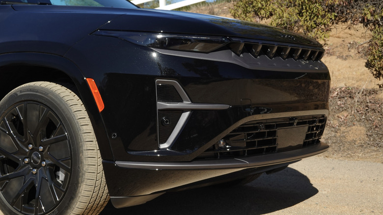 2024 Jeep Wagoneer S EV front end detail