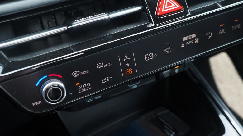 2024 Kia Niro Plug-in Hybrid controls