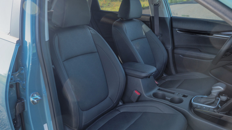 2024 Kia Seltos front seats