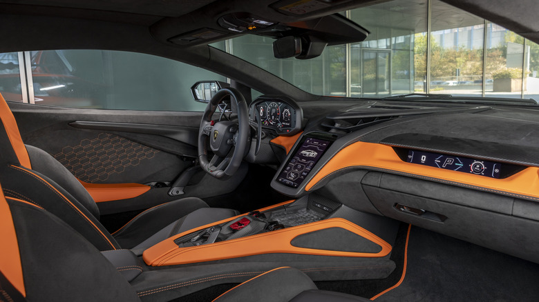 The interior of the Lamborghini Revuelto