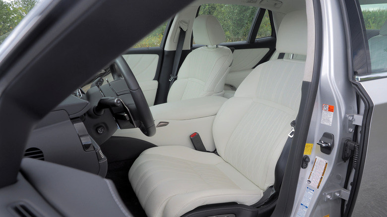 2024 Lexus LS 500 front seats